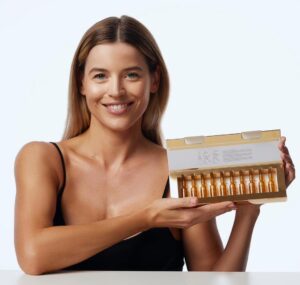 aurumaris-professional-super-brightening-serum-model